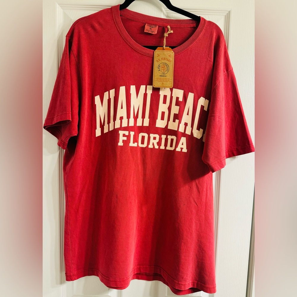 Men’s US vintage Miami Beach, Florida T-shirt size XL. New tags.